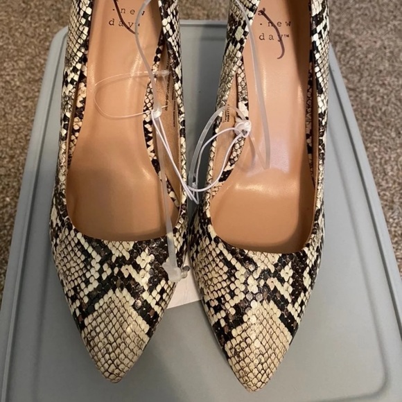 A new day snakeskin heels - Picture 2 of 3